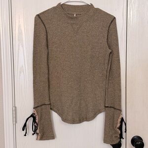 Free People Shirt Womens Medium Green Waffle Thermal Strap Cuff Long Sleeve Top